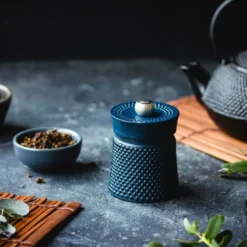 Bali pepperkvern i støpejern 8 cm blå