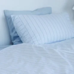 Bedding Collection dynetrekk 140x220+50x70 cm powder blue stripes