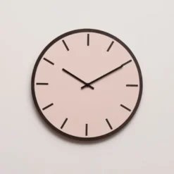 Dark oak powder veggklokke 28 cm rosa linoleum m/svart viser