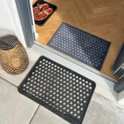 Dot sko- og støvelbrett 28x38x3 cm svart