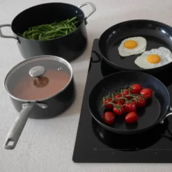 Element kasserolle keramisk med lokk 18 cm 1,9L svart