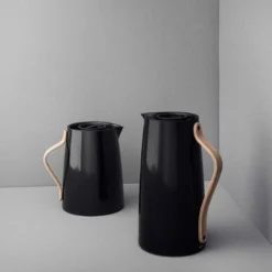 Emma termokanne kaffe 1,2L svart/bøk