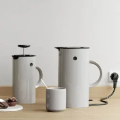 EM77 vannkoker 1,5L lys grå