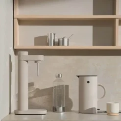 EM77 vannkoker 1,5L sand