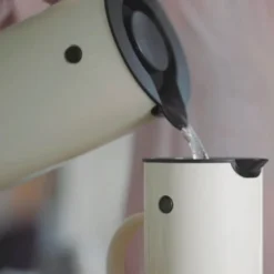 EM77 vannkoker 1,5L sand