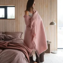 Falketind ullpledd 120x180 cm varm rosa