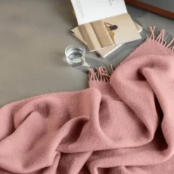 Falketind ullpledd 120x180 cm varm rosa