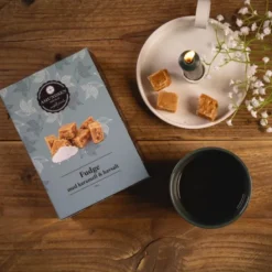 Fudge med karamell og havsalt