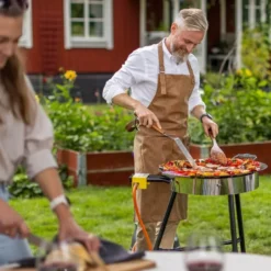 Grillforkle i kunstlær 72x86 cm