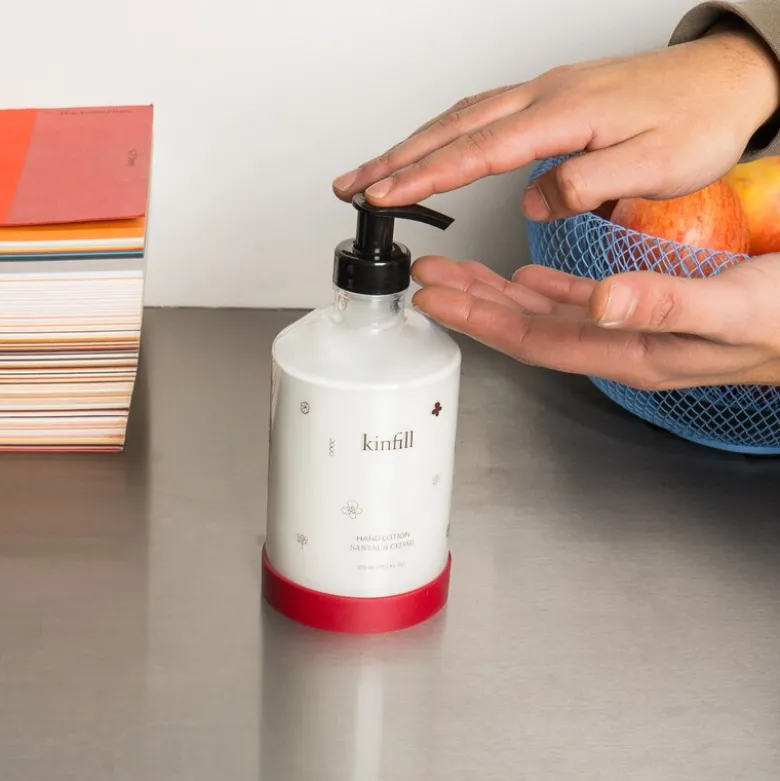 Håndkrem med glassdispenser 375 ml santal & cedar