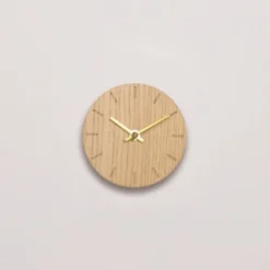Light Oak klokke 12 cm lys eik m/gull viser