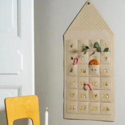 Mummi adventskalender Mummihuset beige