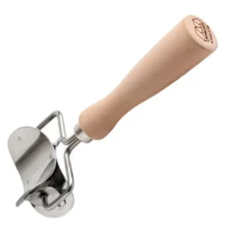 Pastakutter rund 5,4 cm rustfritt stål/tre