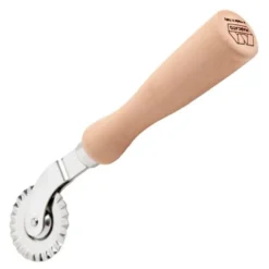 Pastakutter tannet rustfritt stål/tre