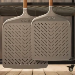 Pizzaspade perforert 36 cm valnøtt