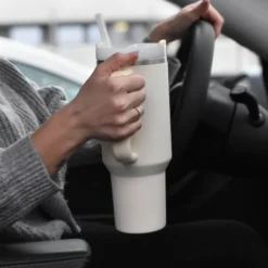 Quencher tumbler 1,18L cream