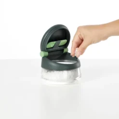 Saltbeholder med presslokk 12 cm grå/klar