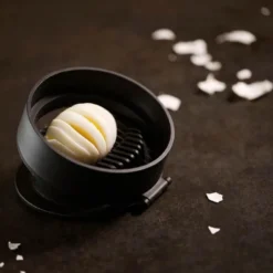 Singles eggedeler svart