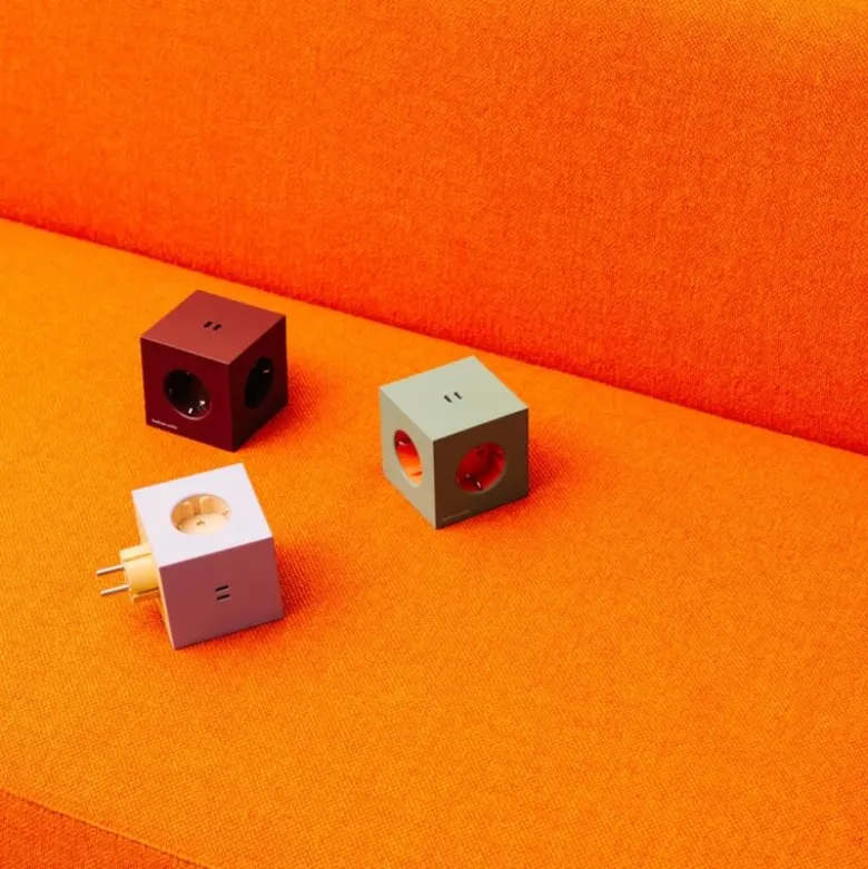 Square 2 Bauhaus Archiv USB-C 76x76 cm 30W Mulberry Red