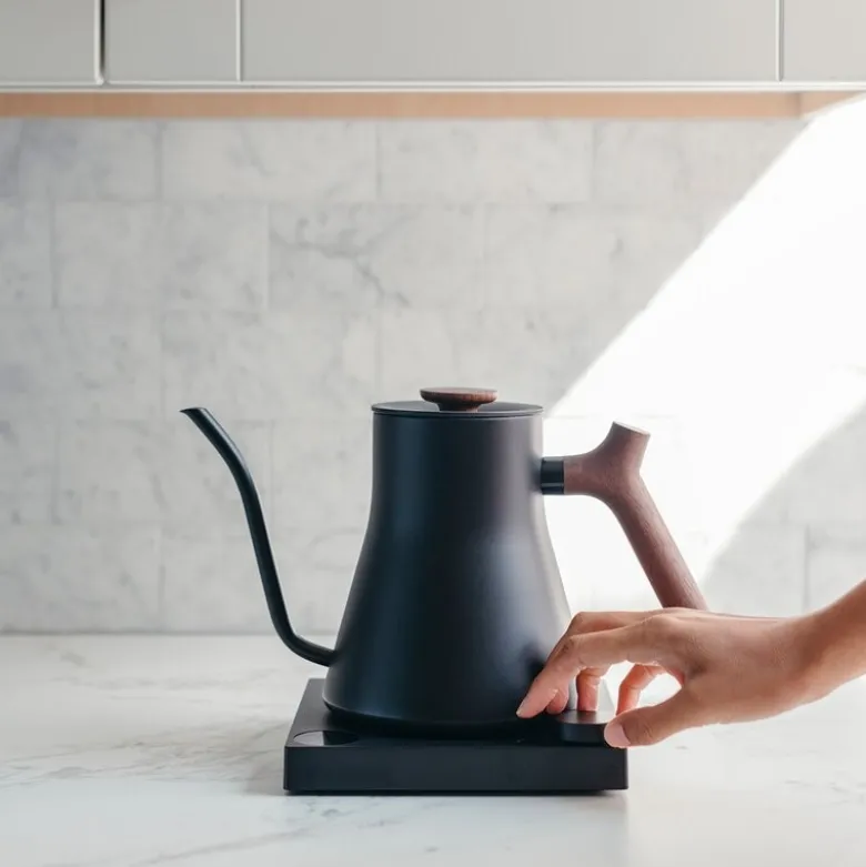 Stagg EKG Pro vannkoker med termostat 0,9L matt svart/valnøtt