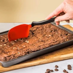 Stekespade fleksibel liten 24,6 cm rød