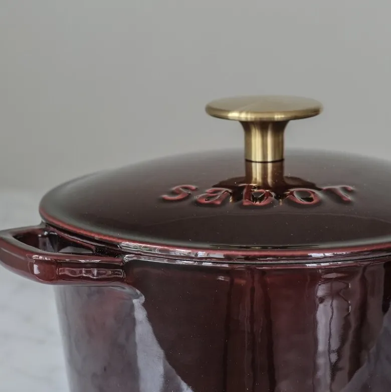 Støpejernsgryte 2 L zinfandel brass