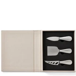 The Essentials ostesett