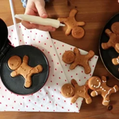 Vaffeljern pepperkakemann jul rød/svart