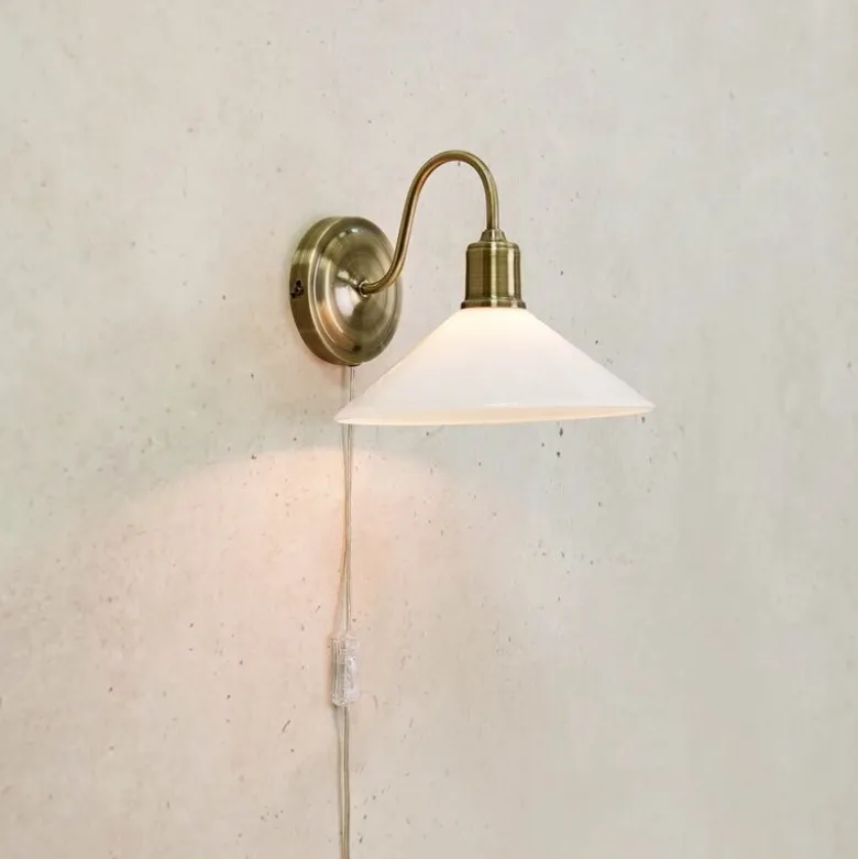 Vela vegglampe 21 cm antique messing/hvit